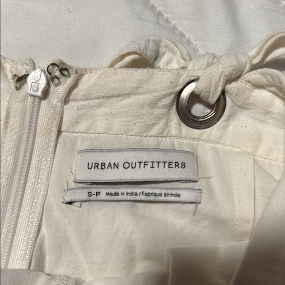 Urban Outfitters Cream Sleeveless Jumpsuit with Eyelet Hem Size S/P 100% cotton - Picture 11 of 11